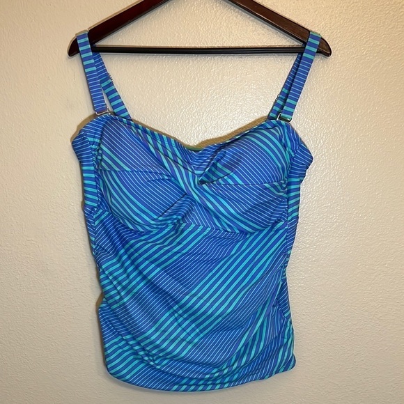 CATALINA Swimsuit Top Plus Size 2X (18W-20W) - Picture 1 of 16